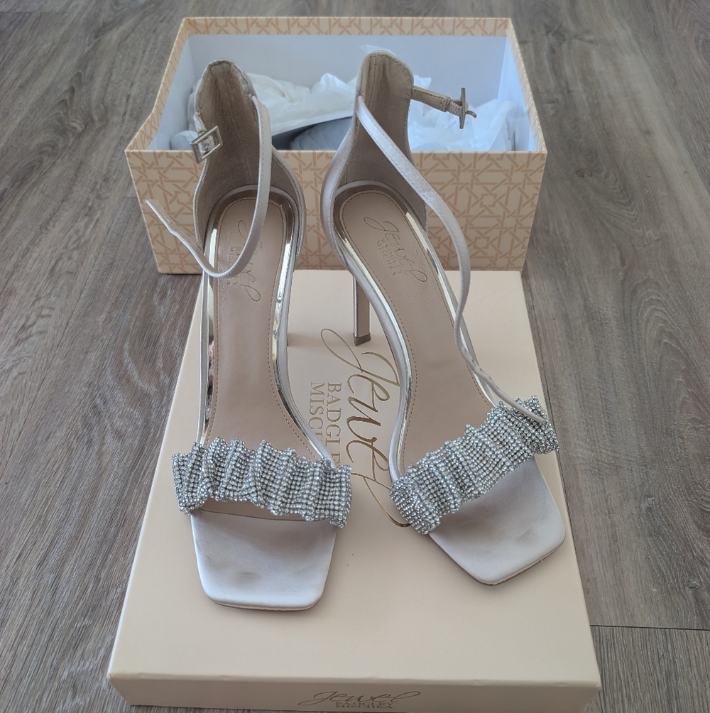 Jewel Badgley Mischka Ridley Bejeweled Strap stiletto heels Champagne Satin 7.5